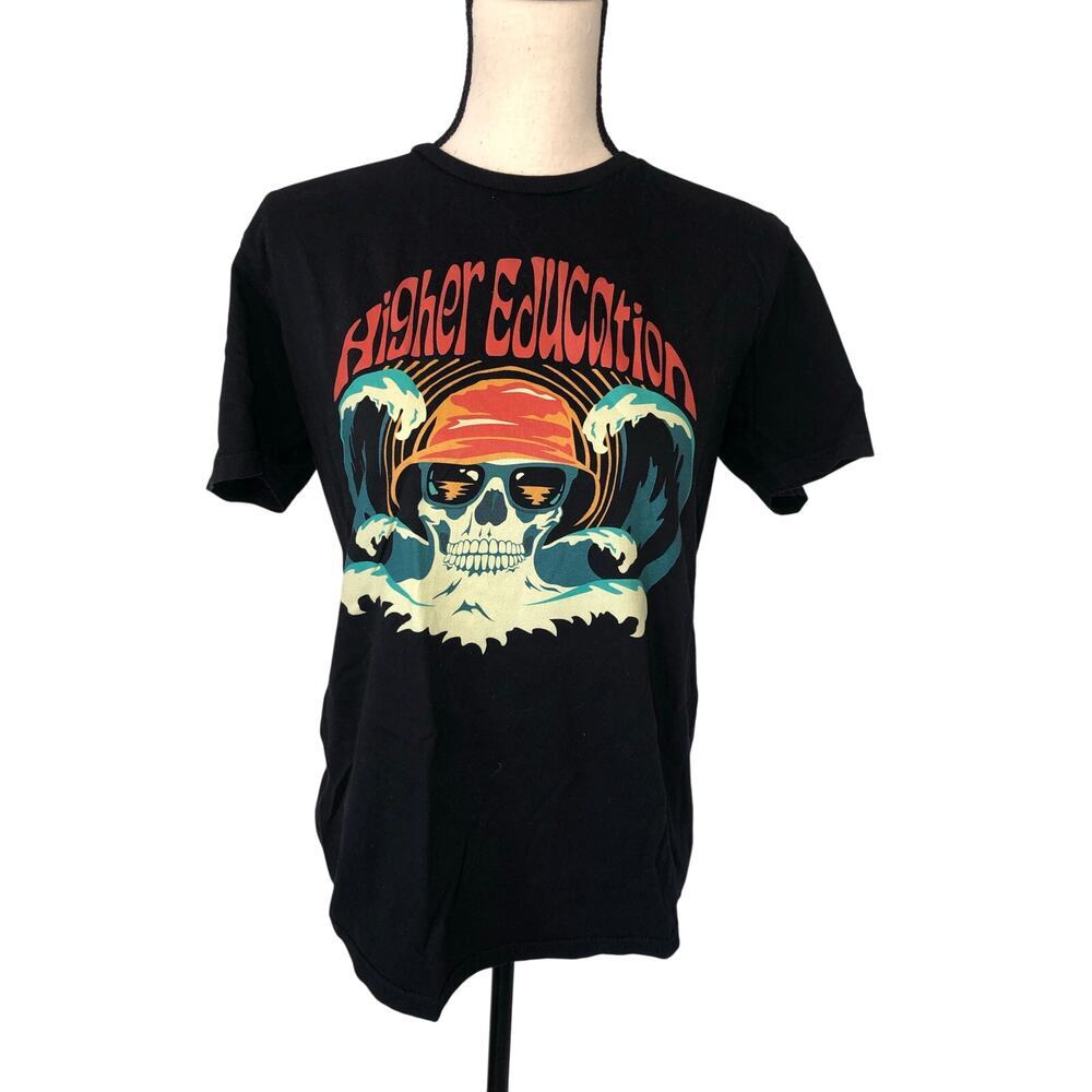 Surf Shirt Higher Education Size M Black Skull Hat Waves Graphic T-Shirt Tee